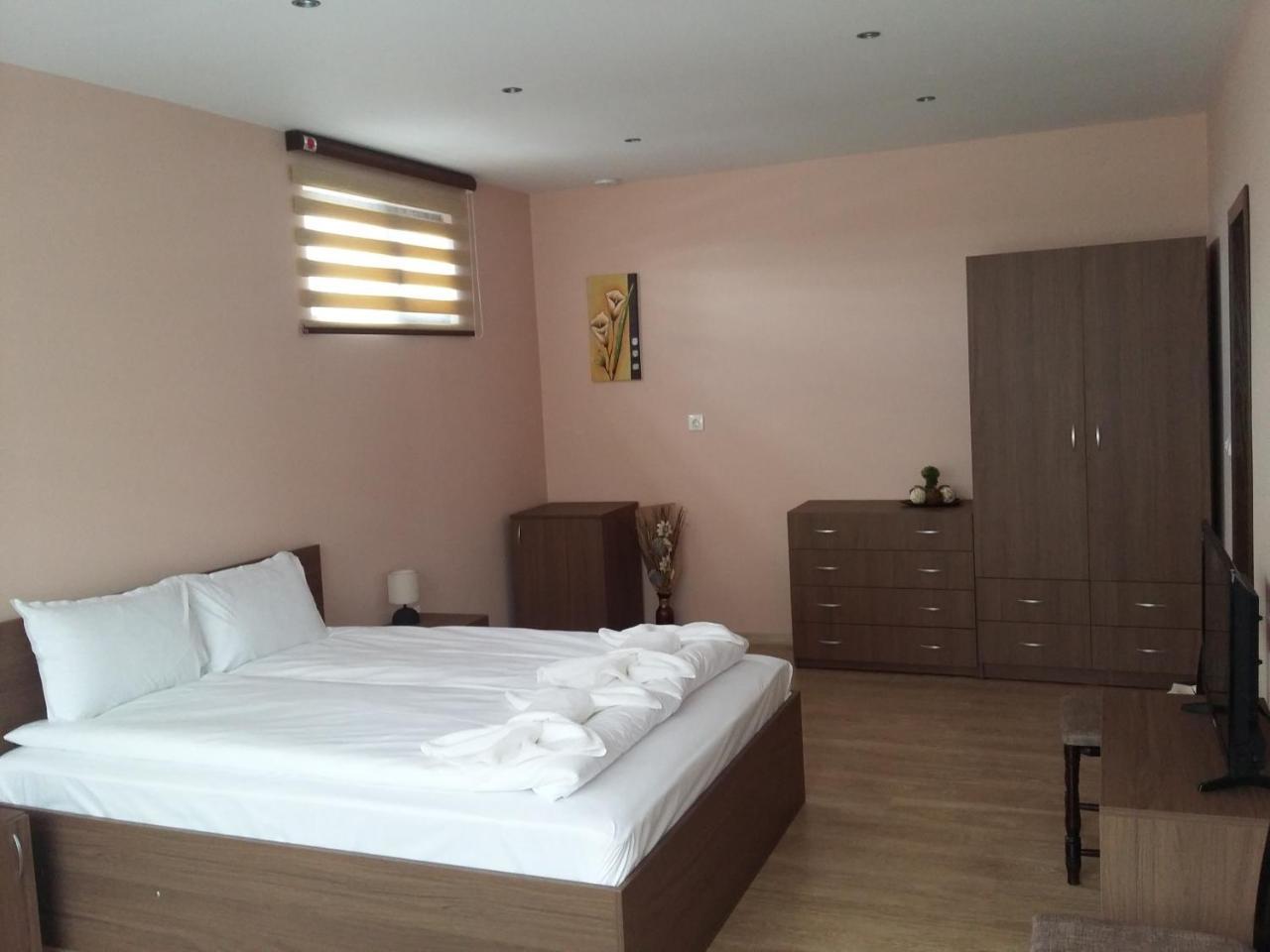 Guest House Ideal Saparewa Banja Exterior foto