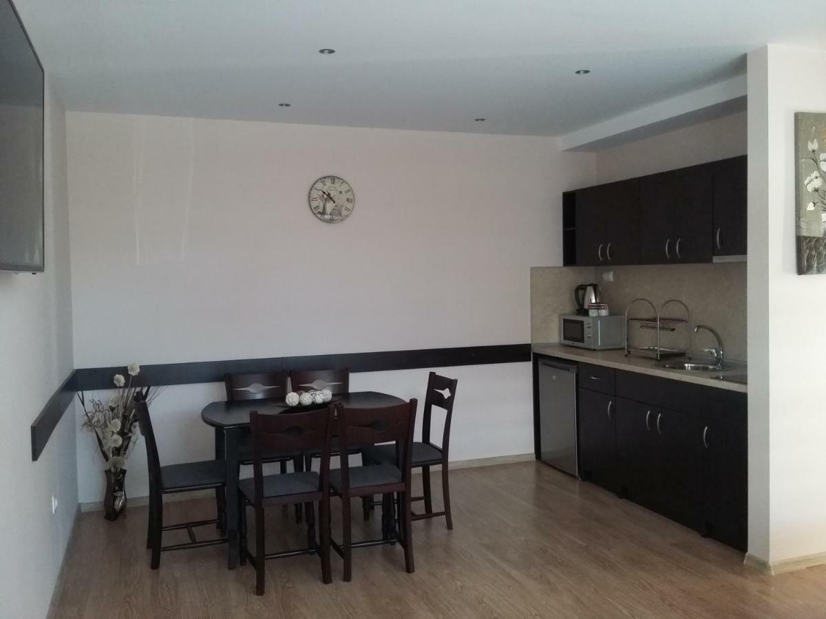 Guest House Ideal Saparewa Banja Exterior foto