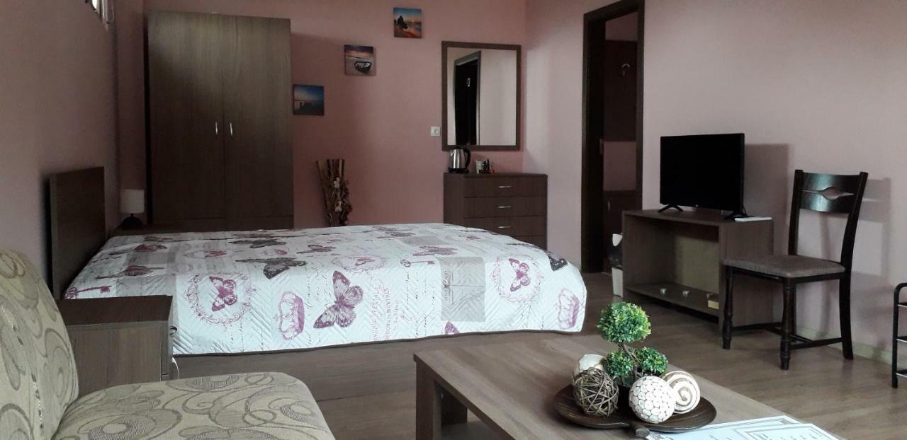 Guest House Ideal Saparewa Banja Exterior foto